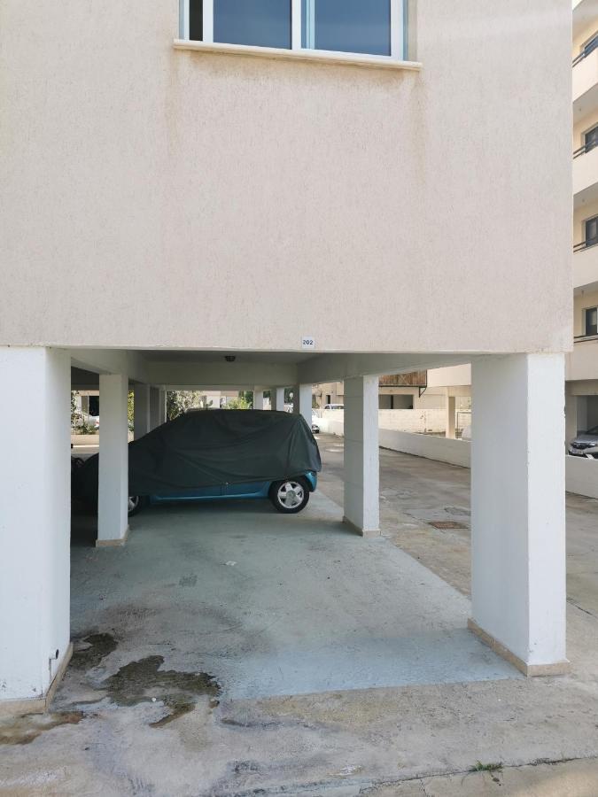 Carisa Downtown With Rooftop Pool لارنكا المظهر الخارجي الصورة