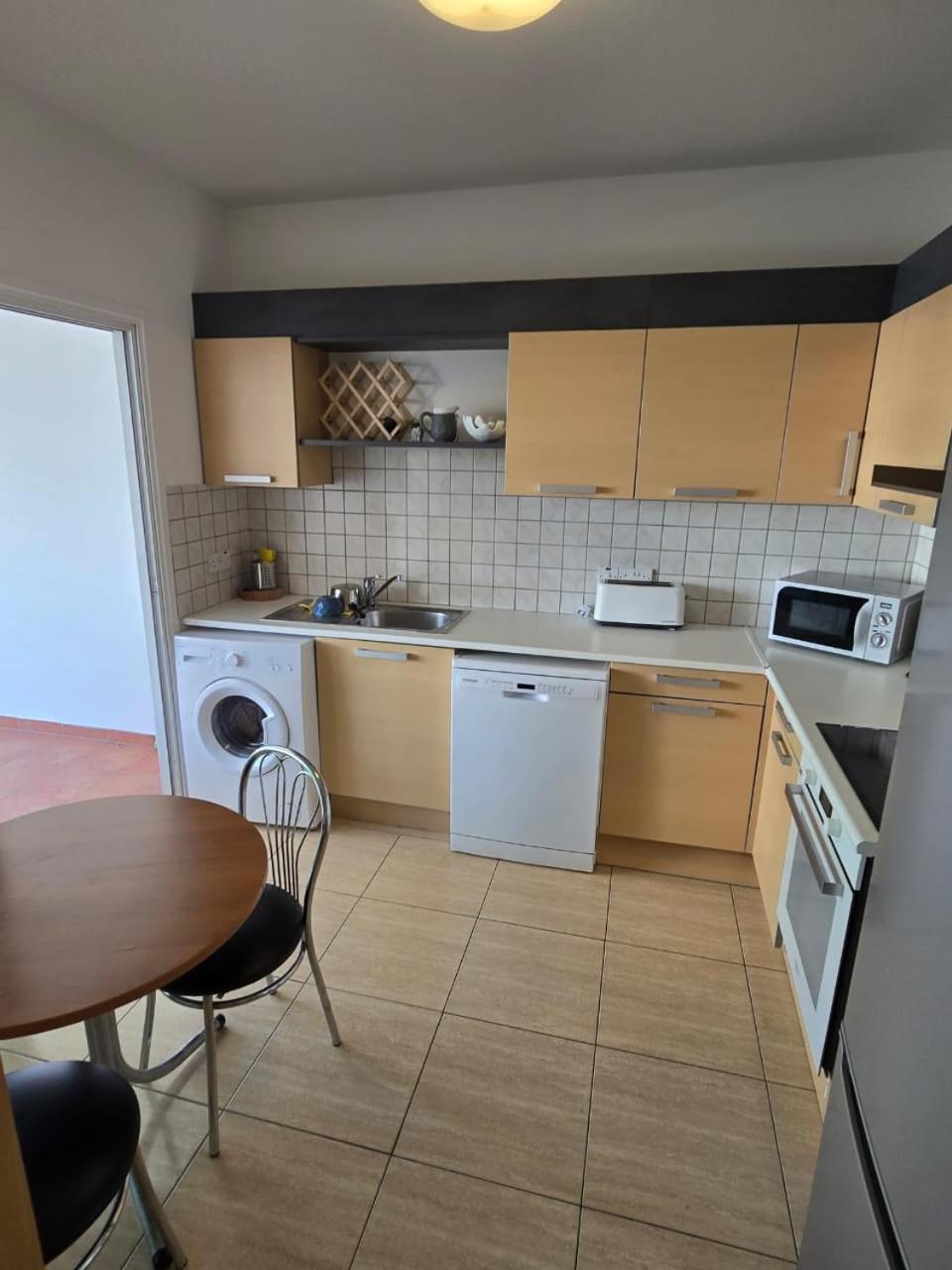 Carisa Downtown With Rooftop Pool لارنكا المظهر الخارجي الصورة