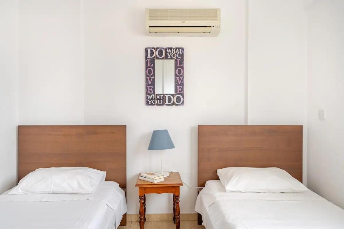 Carisa Downtown With Rooftop Pool لارنكا المظهر الخارجي الصورة